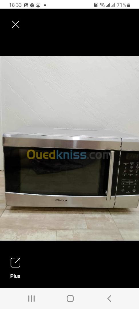 À vendre un four micro ondes 