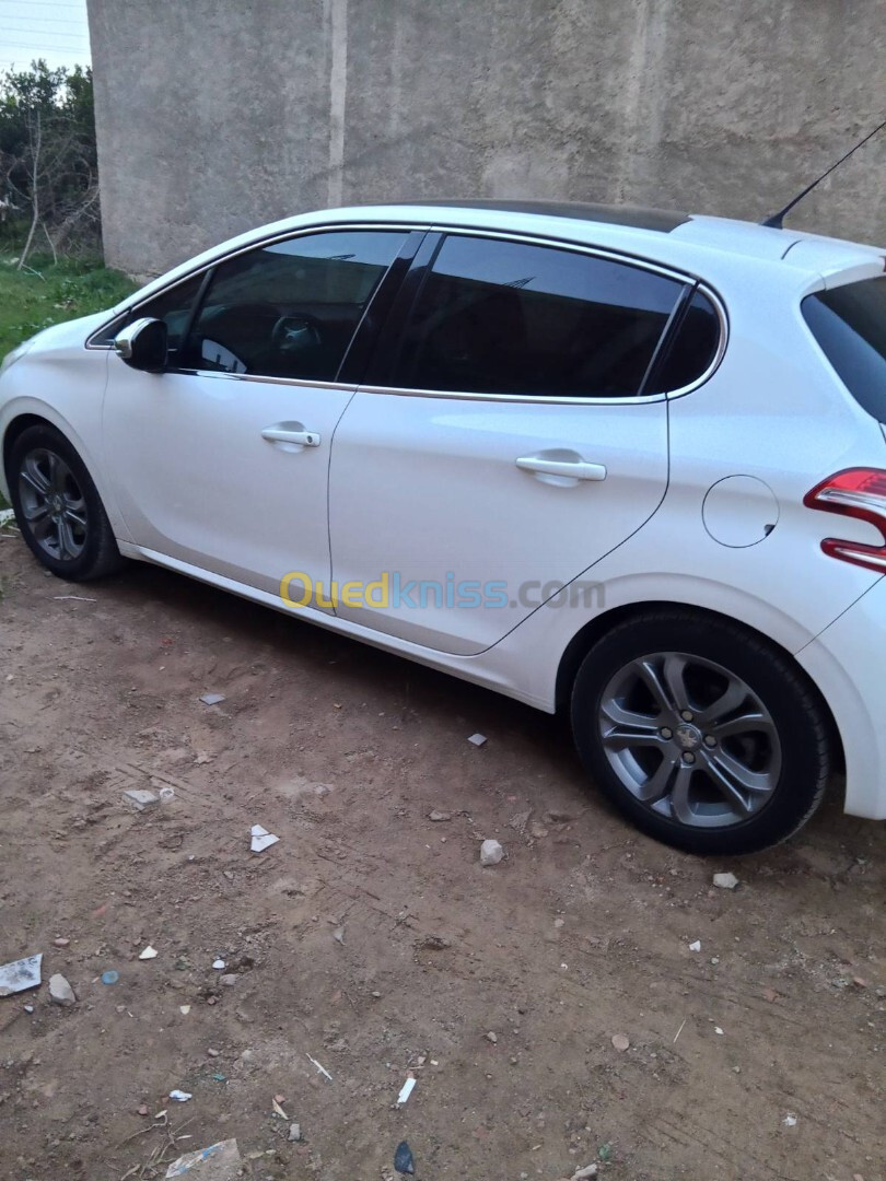 Peugeot 208 2015 Allure