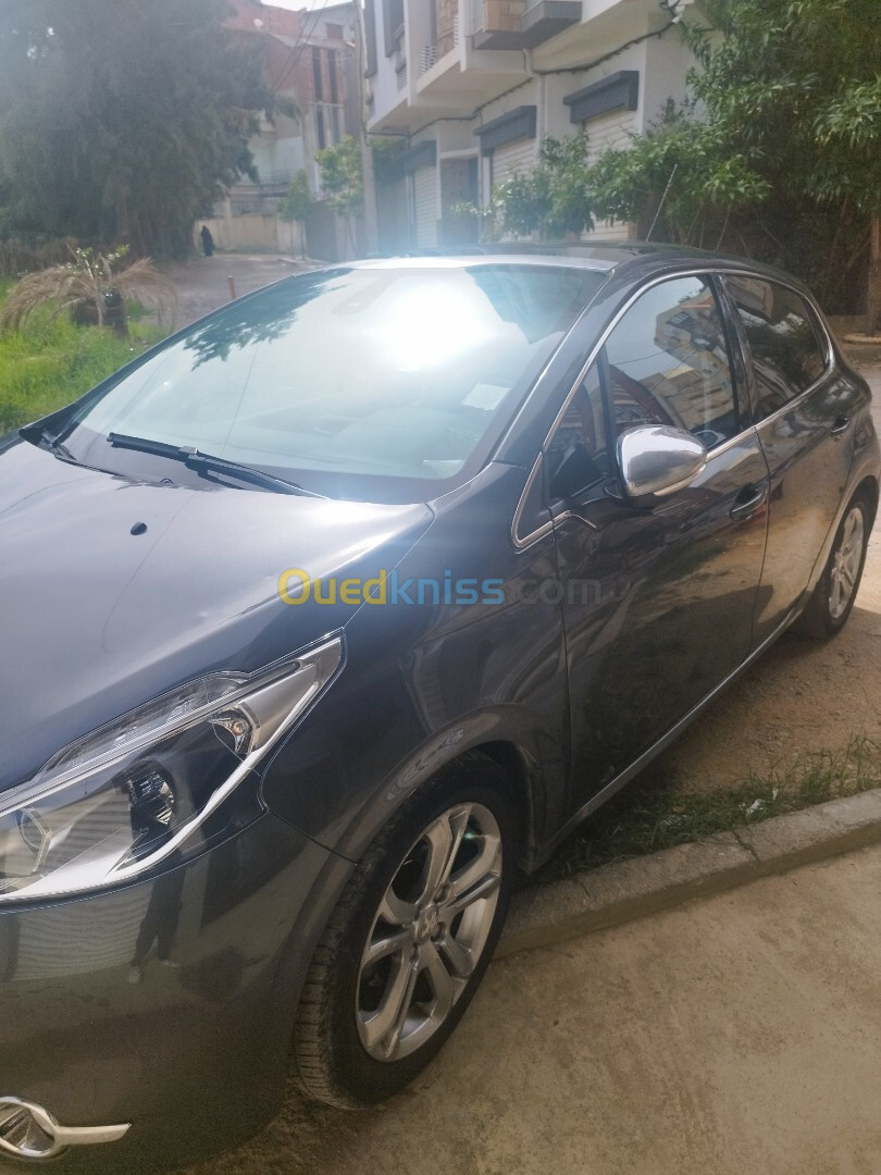 Peugeot 208 2014 Allure