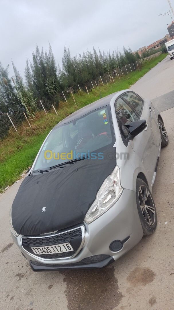 Peugeot 208 2012 vti