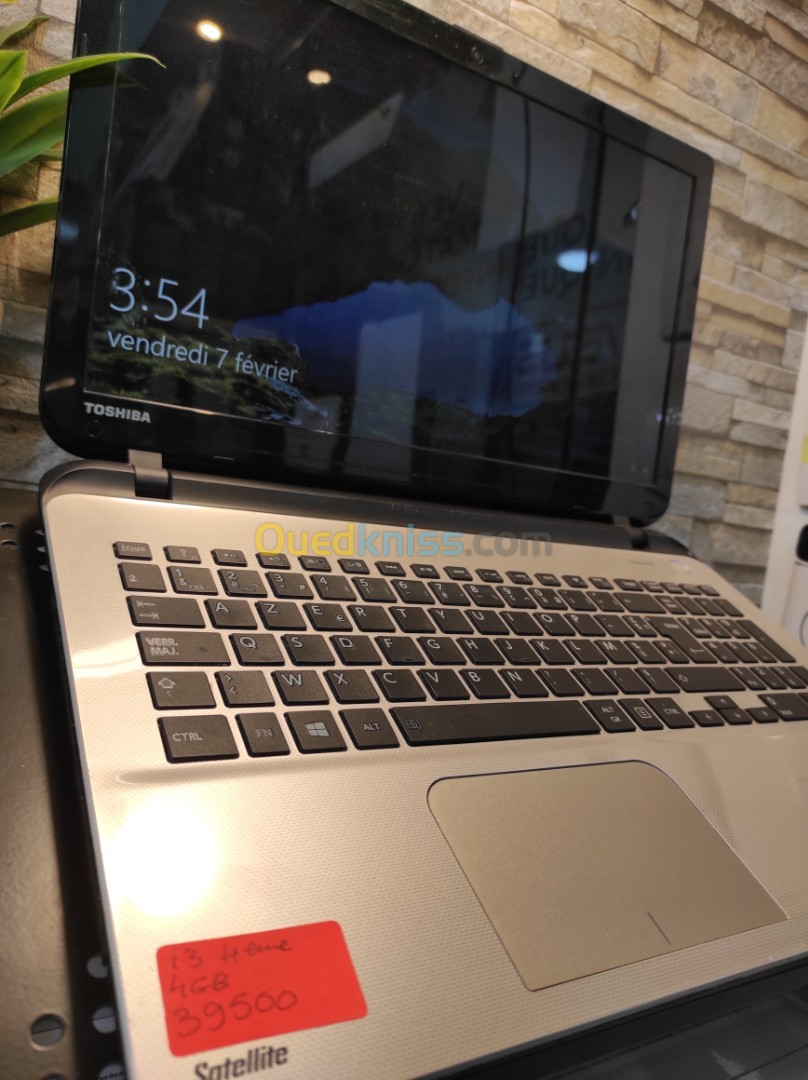 TOSHIBA i3