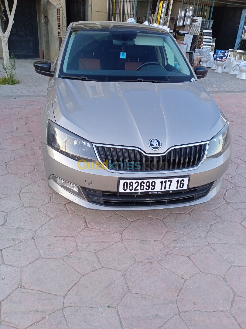 Skoda Fabia 2017 Style (avec toit panoramique)