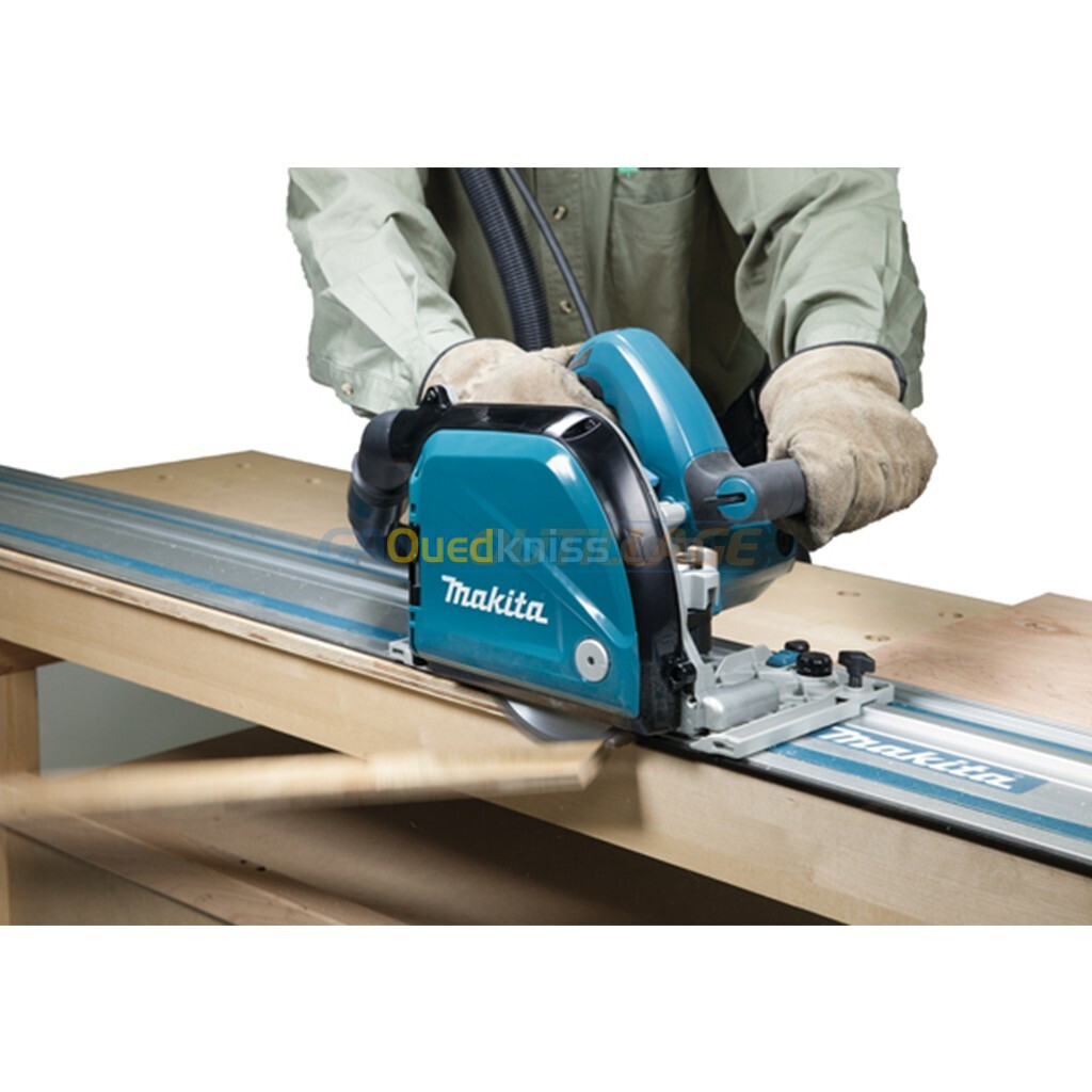 FRAISEUSE ALUCOBOND 1300W AVEC GUIDE MAKITA