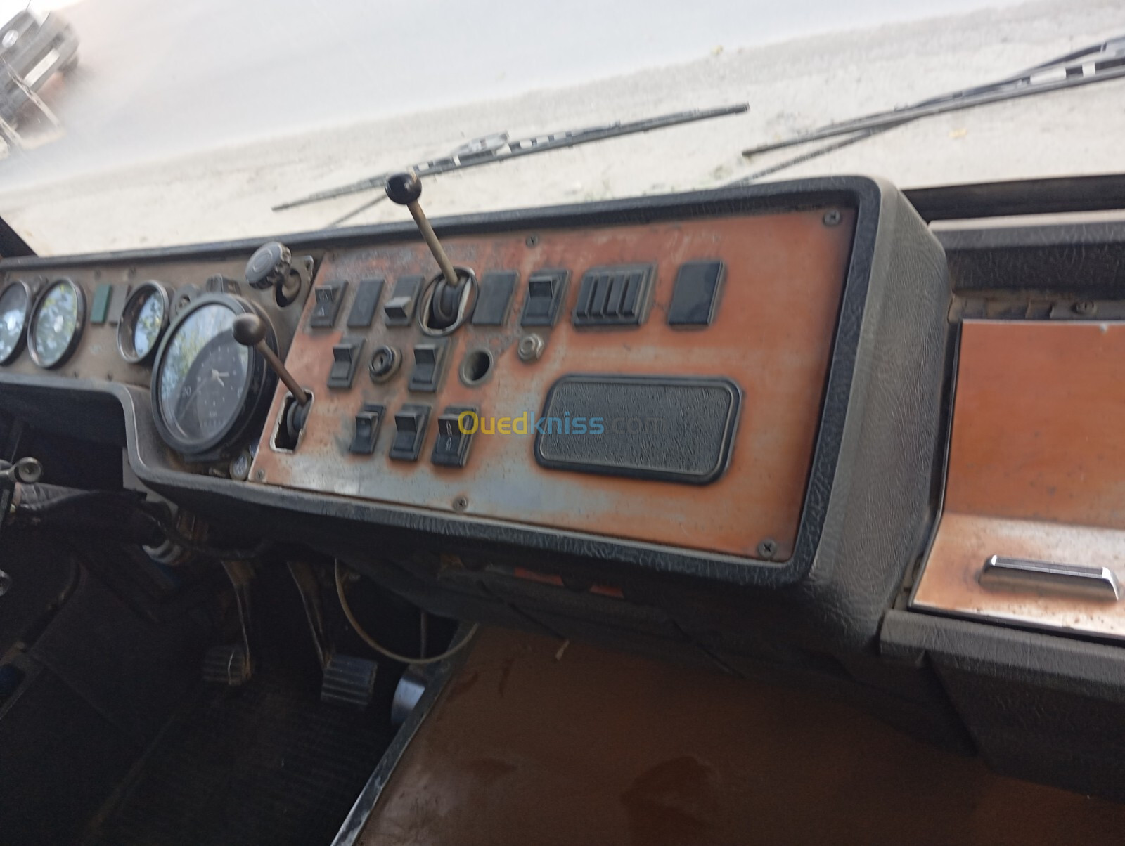 Sonacom TB 260 Sonacom TB 260 tracteur 1986