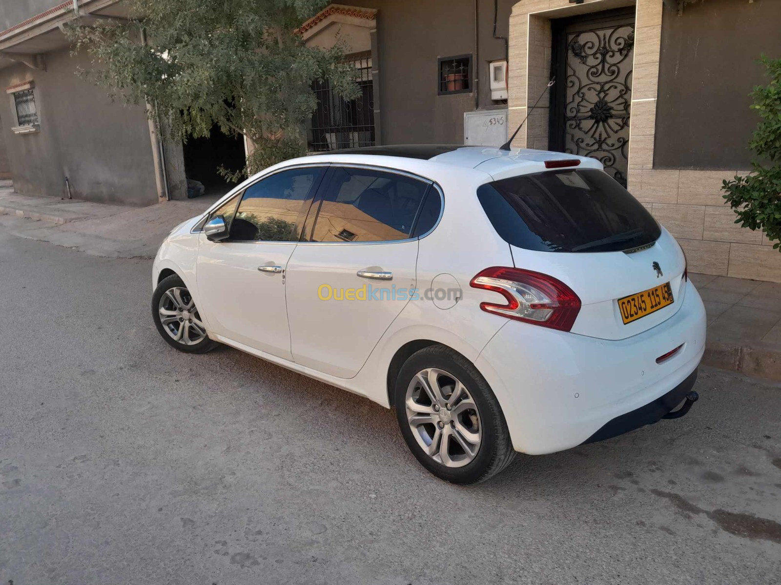 Peugeot 208 2015 Allure Facelift