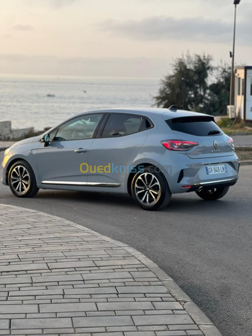 Renault Clio 5 gris rafale 2024 Techno 2024 nardo