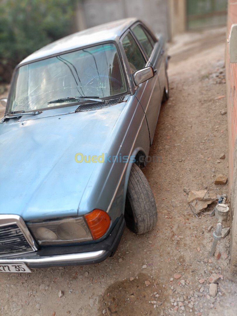 Mercedes W123 1977 240D