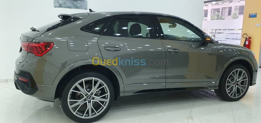 Audi Q3 2024 S line quattro