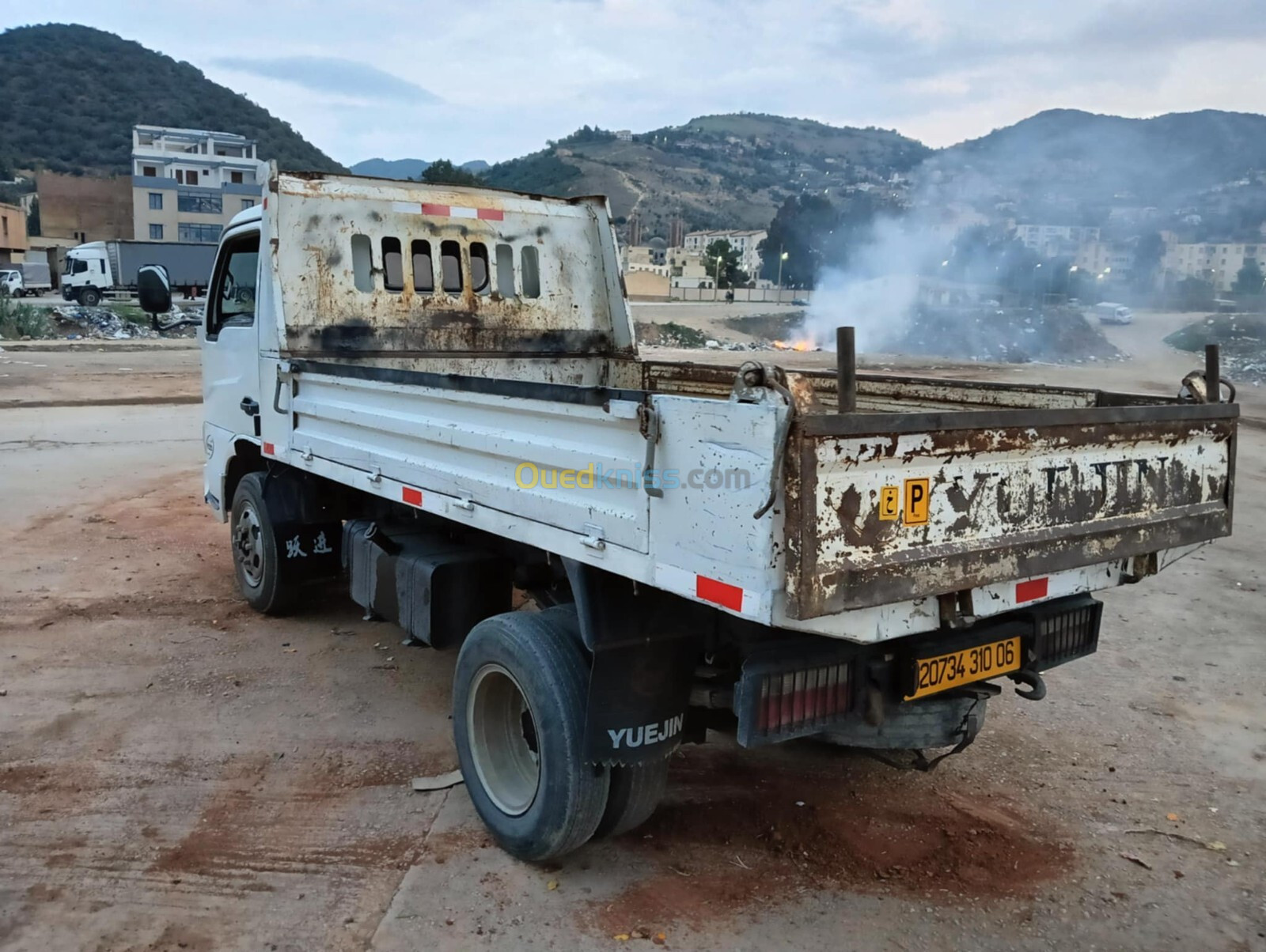 Camion yuejin a benne Camion yuejin a benne 2010