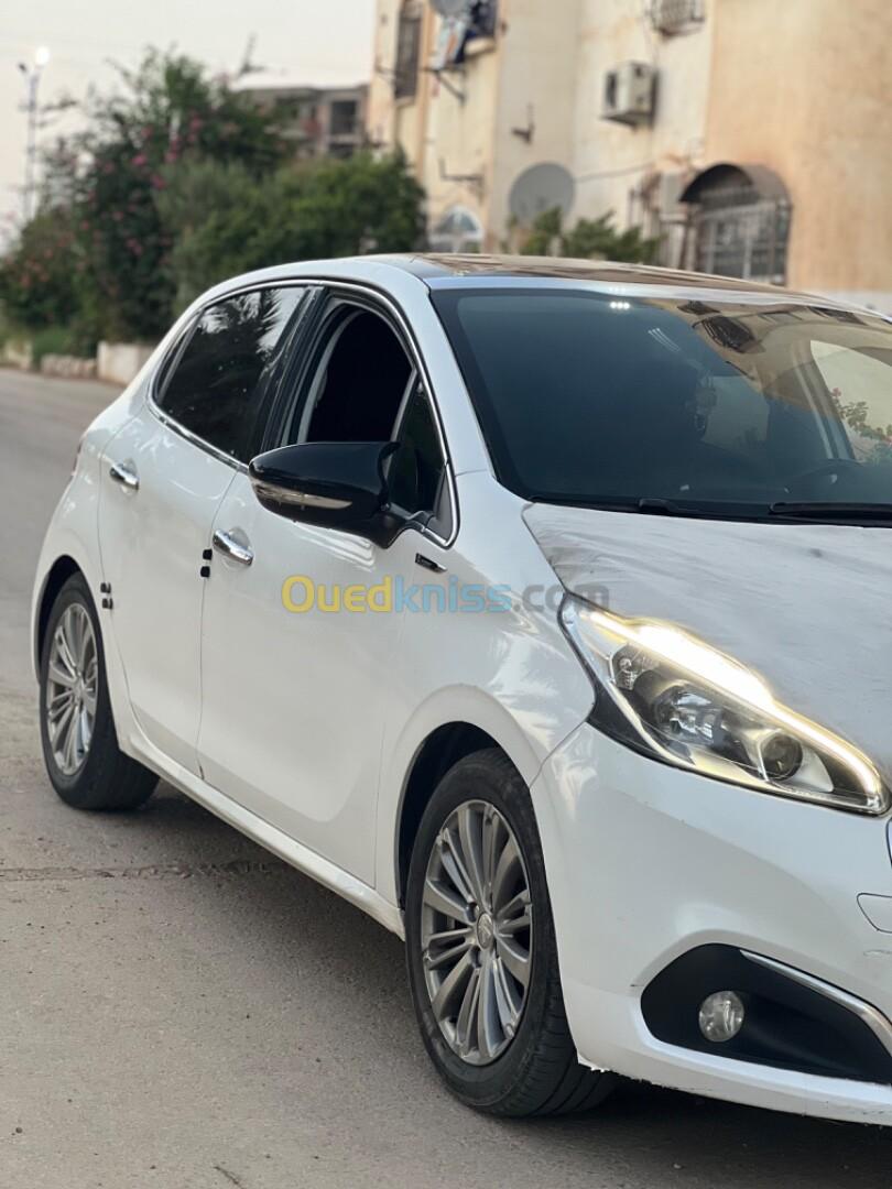 Peugeot 208 2015 Allure Facelift