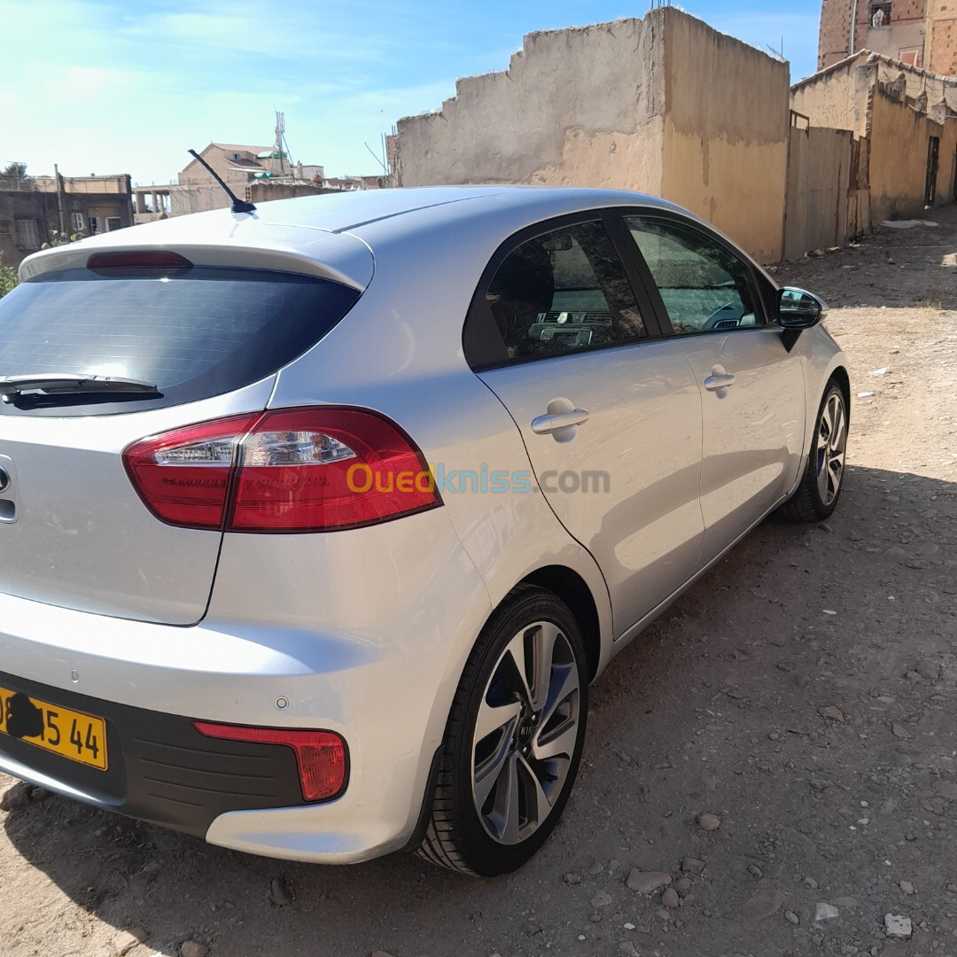 Kia Rio 5 portes 2015 Funny Facelift 