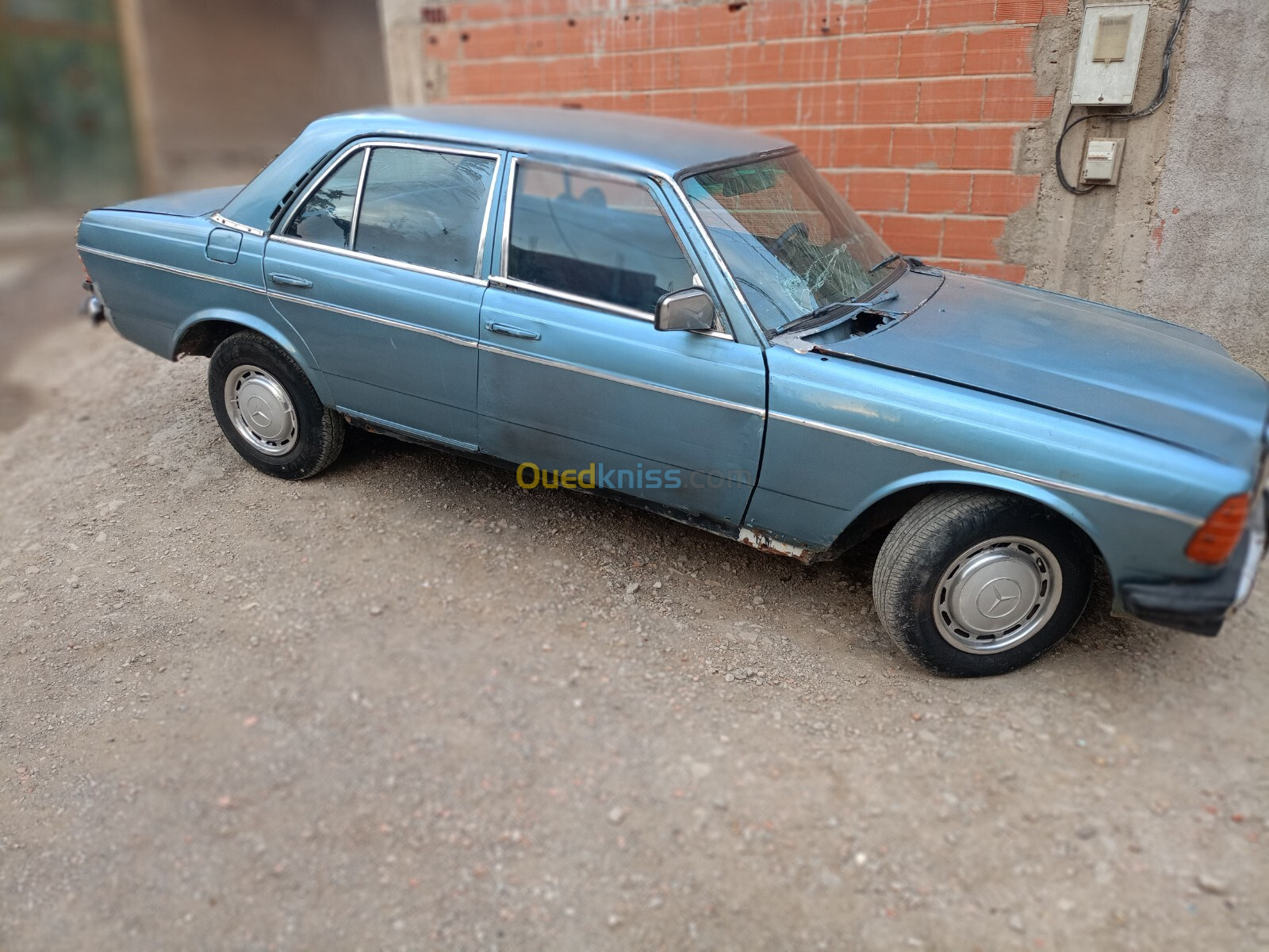 Mercedes W123 1977 240D