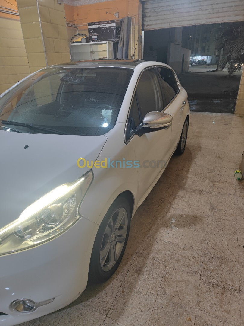 Peugeot 208 2015 Allure