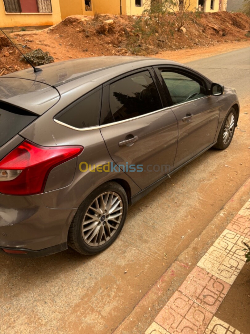 Ford Focus 5 portes 2014 Titanium