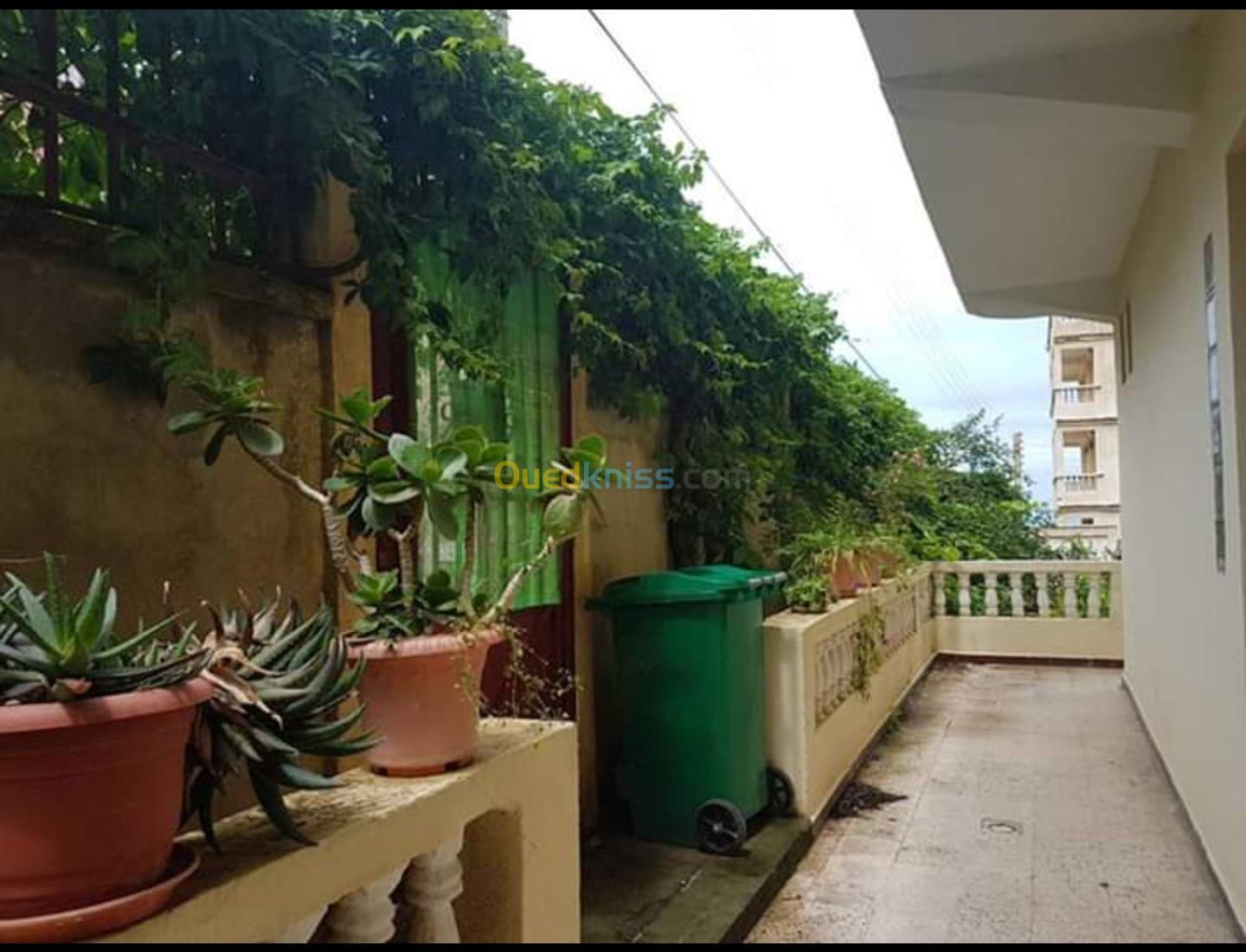 Location Niveau De Villa F4 Béjaïa Tichy