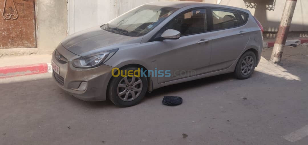 Hyundai Accent RB  4 portes 2012 Accent RB  4 portes