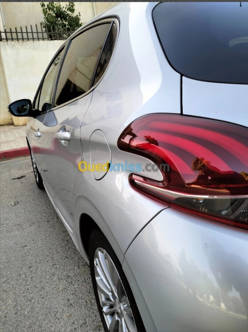 Peugeot 208 2015 Allure