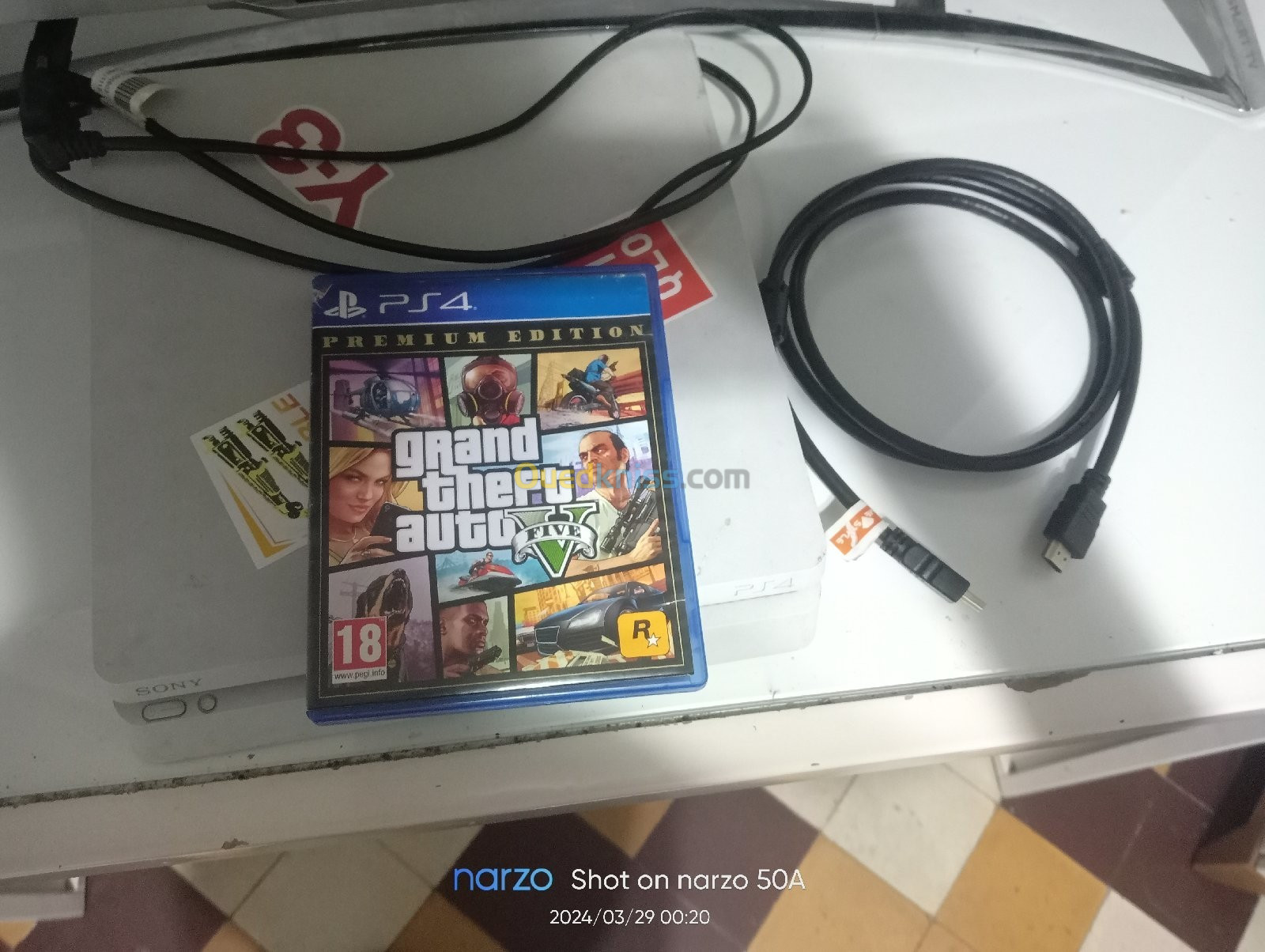 PS 4 slim+une manette+gta5