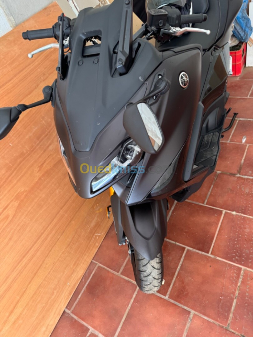 Yamaha Tmax 562 marron chocolat 2024