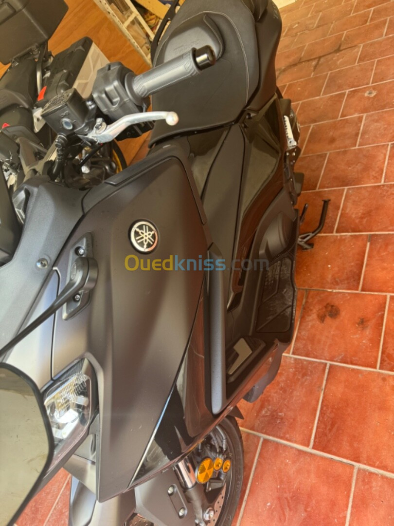 Yamaha Tmax 562 marron chocolat 2024