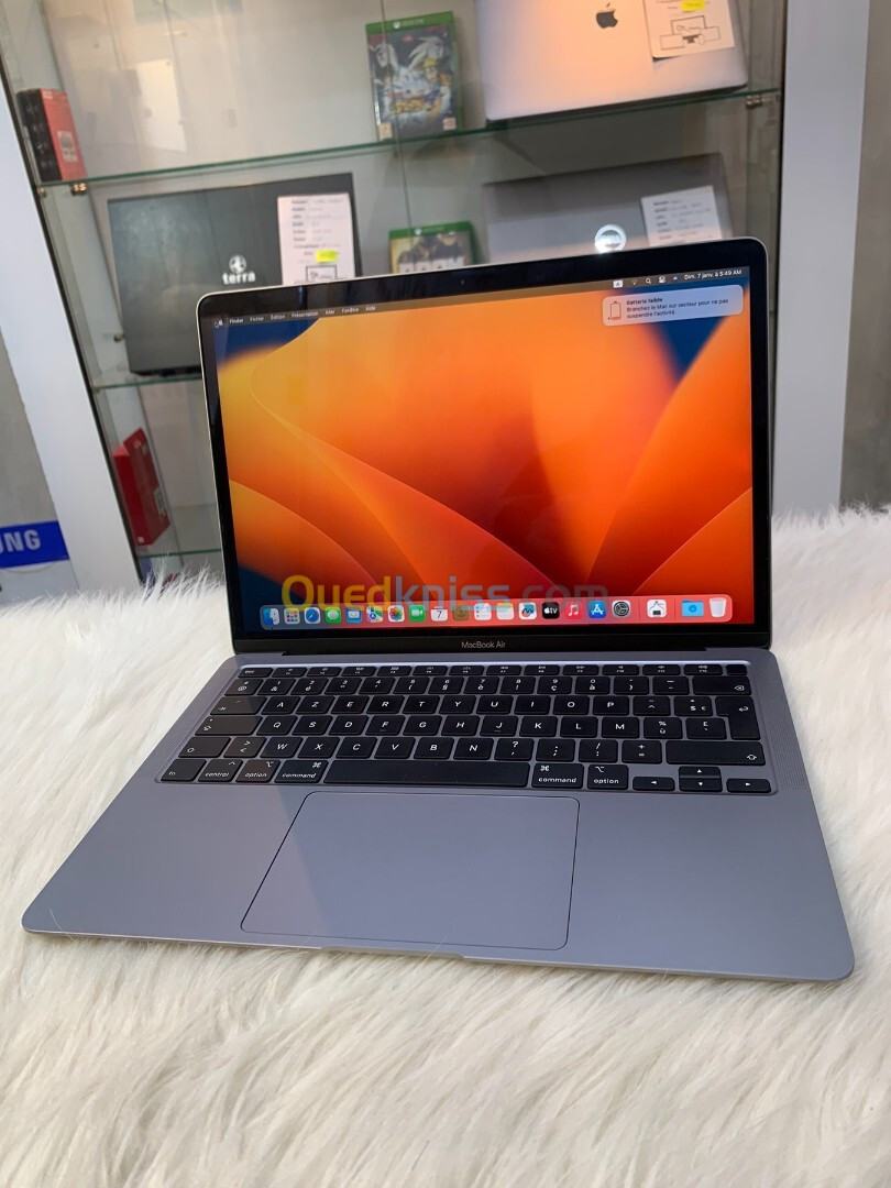 Macbook air 2020 i3 8g 256ssd cicle 240 libire officiel 