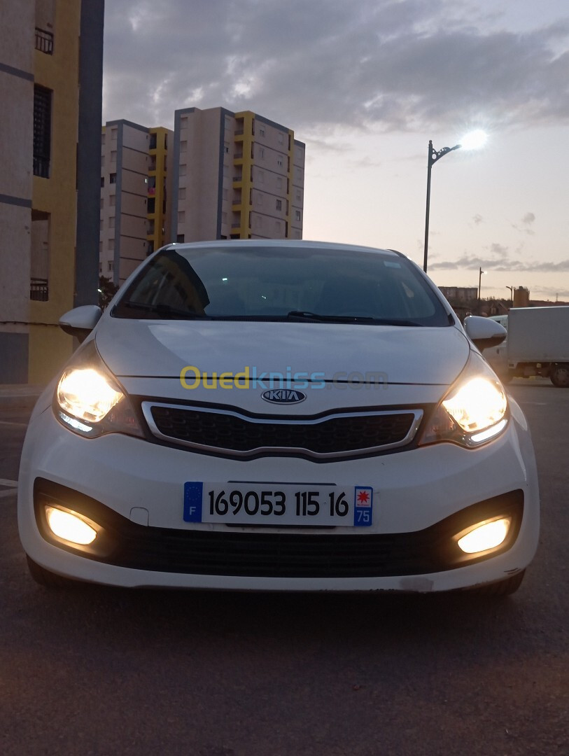 Kia Rio 5 portes 2015 Funny Facelift 