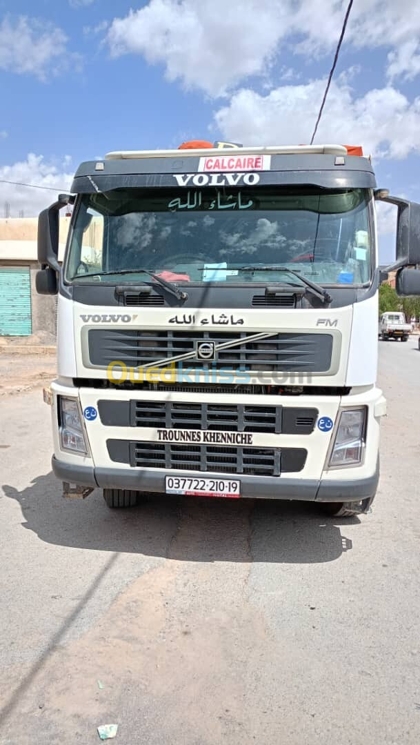 Volvo شاحنة قلابة 4*8 2010