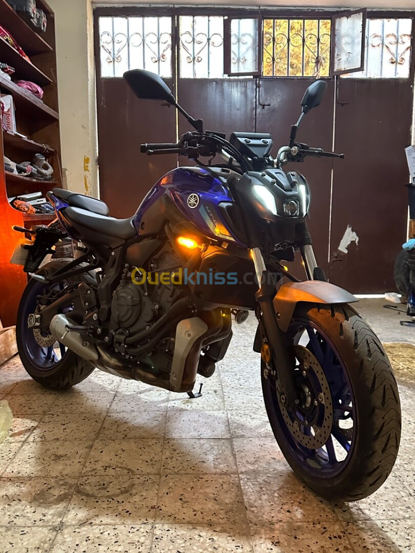 YAMAHA mt 07 2023