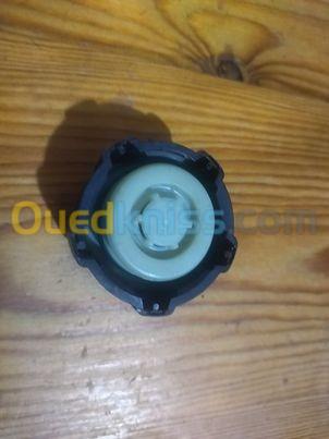    (Bouchon de Réservoir de Liquide de Refroidissement Renault Dacia).        (8200048024 )