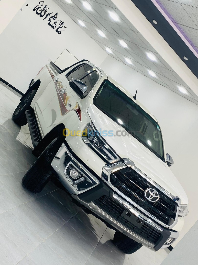 Toyota Hilux 2022 OMANIA