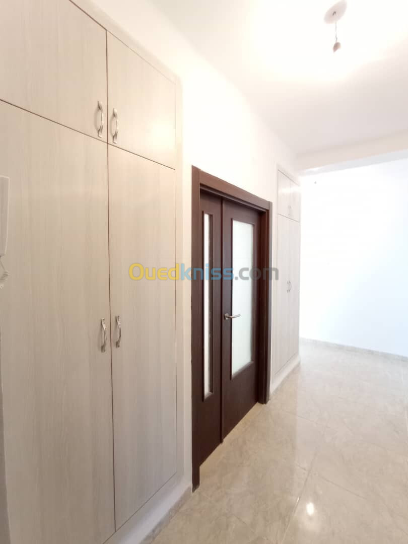 Location Appartement F4 Alger Bordj el bahri