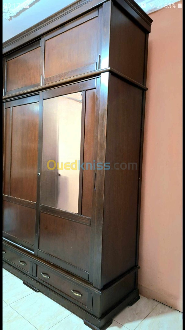 Armoire 02 portes coulissantes en bois rouge