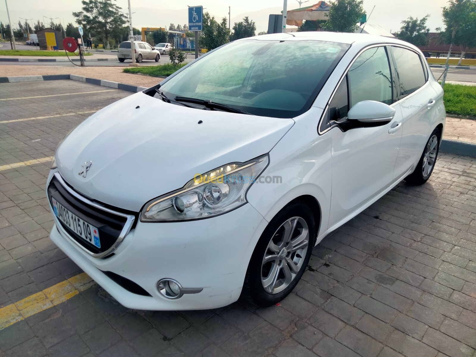 Peugeot 208 2015 Allure