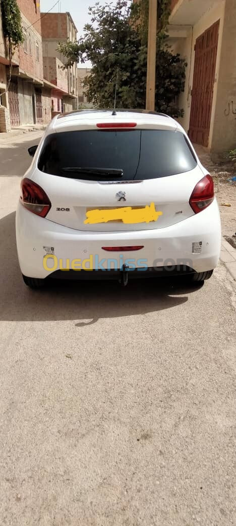 Peugeot 208 2015 Allure Facelift