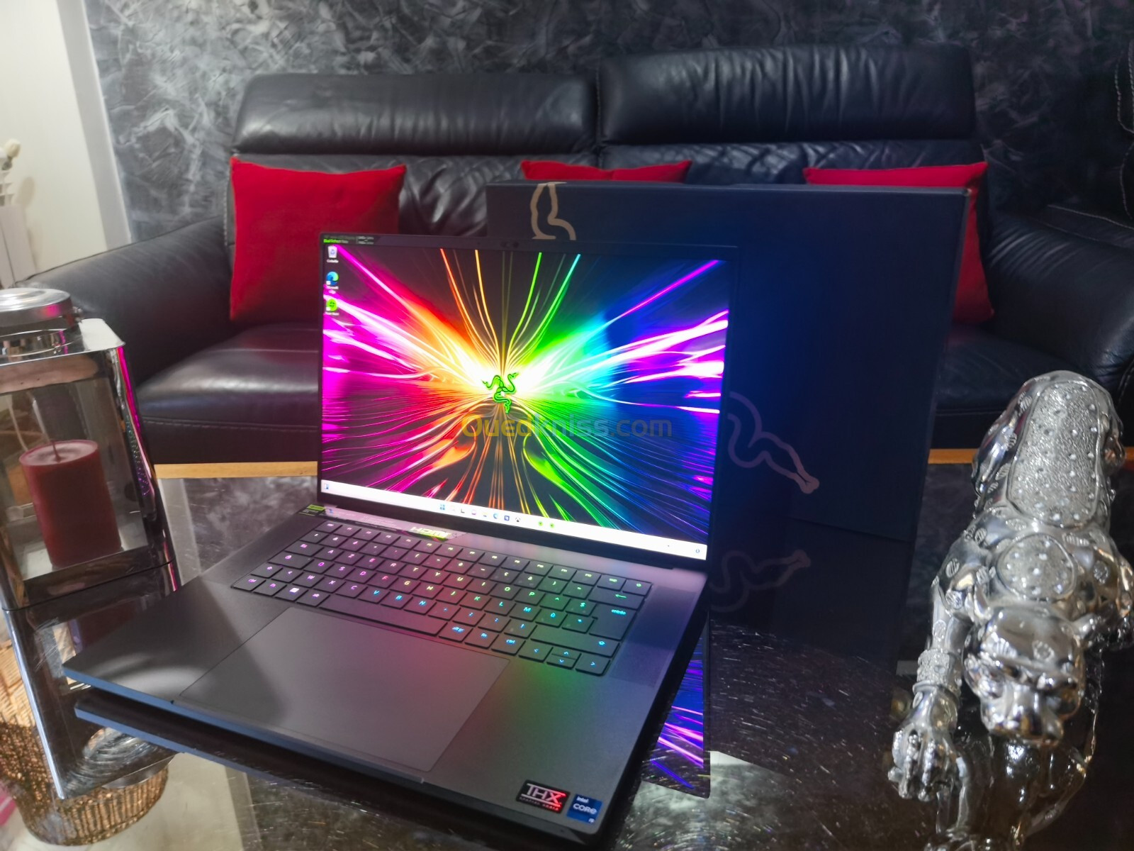 Razer Blade 16 - Intel i9-13950HX -RTX 4070 8Go - Écran 16" Mini LED 4k 120HZ - RAM 32Go - SSD 1TB 