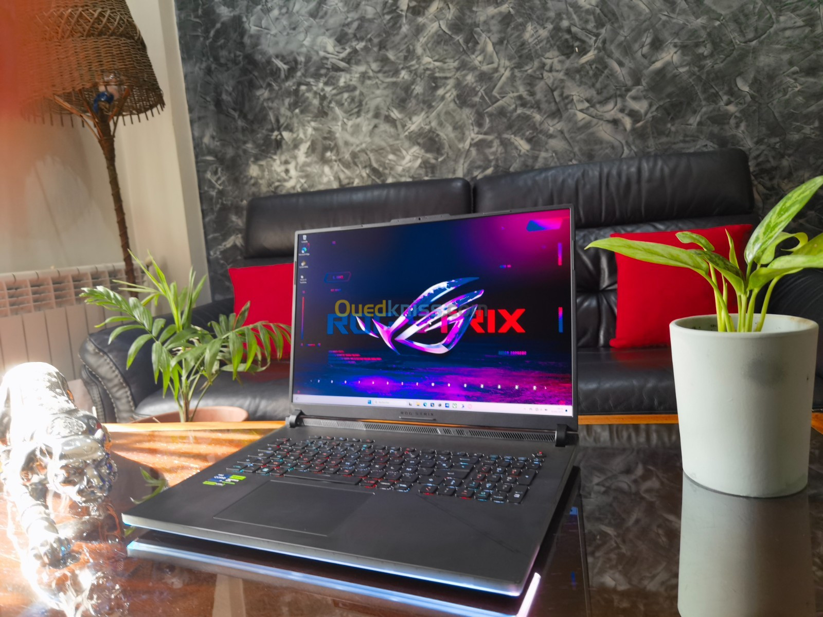 [VENDU] ASUS STRIX SCAR G18- i9 -13980HX - RTX 4070 8Go -ÉCRAN 18" QHD 240Hz - RAM 32Go - SSD 1TB