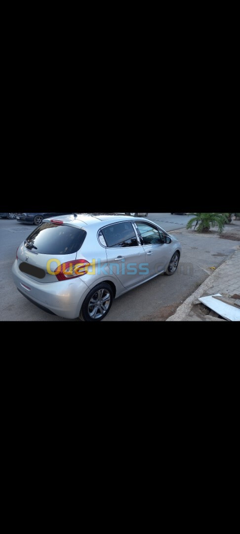 Peugeot 208 2015 Allure