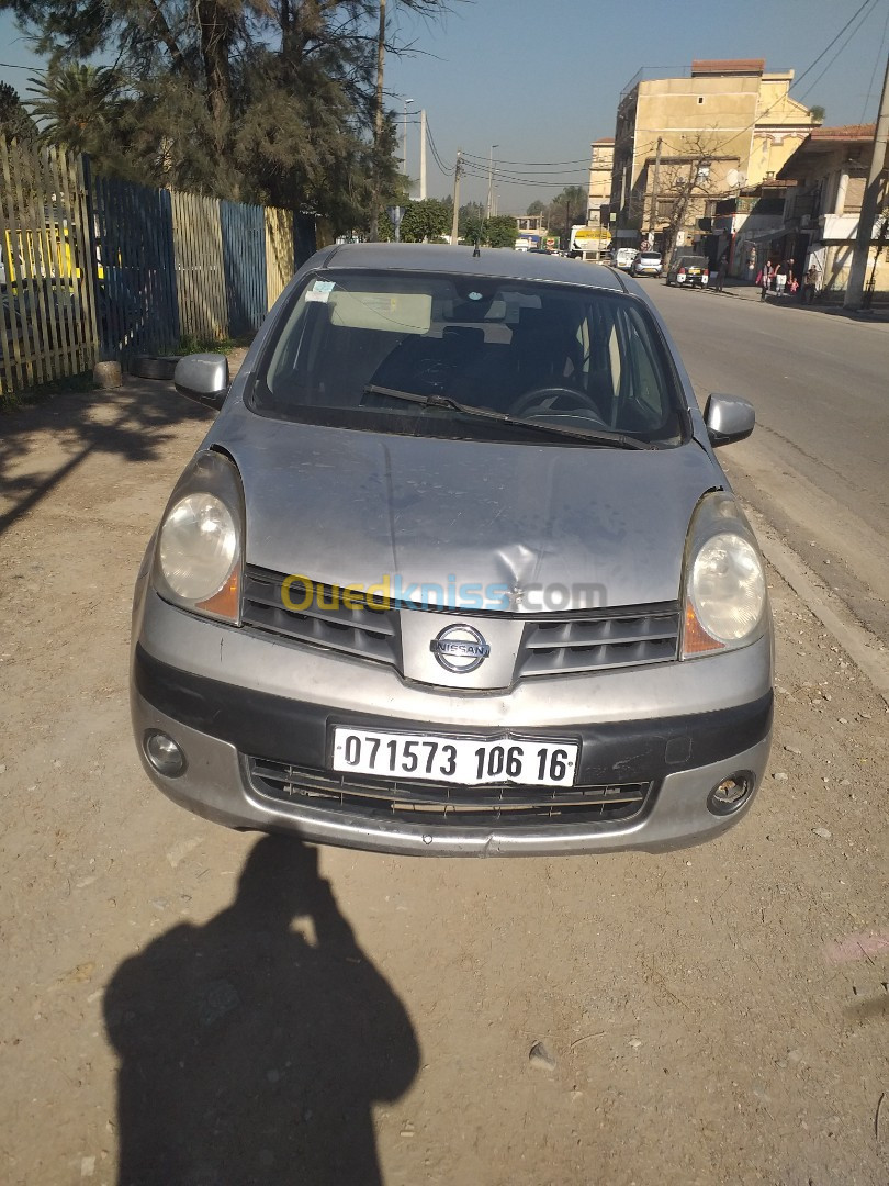 Nissan Tiida 4 portes 2006 