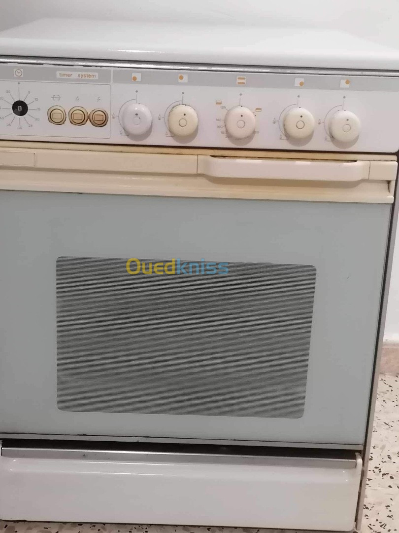 Cuisinière eniem marche ancien modèle 