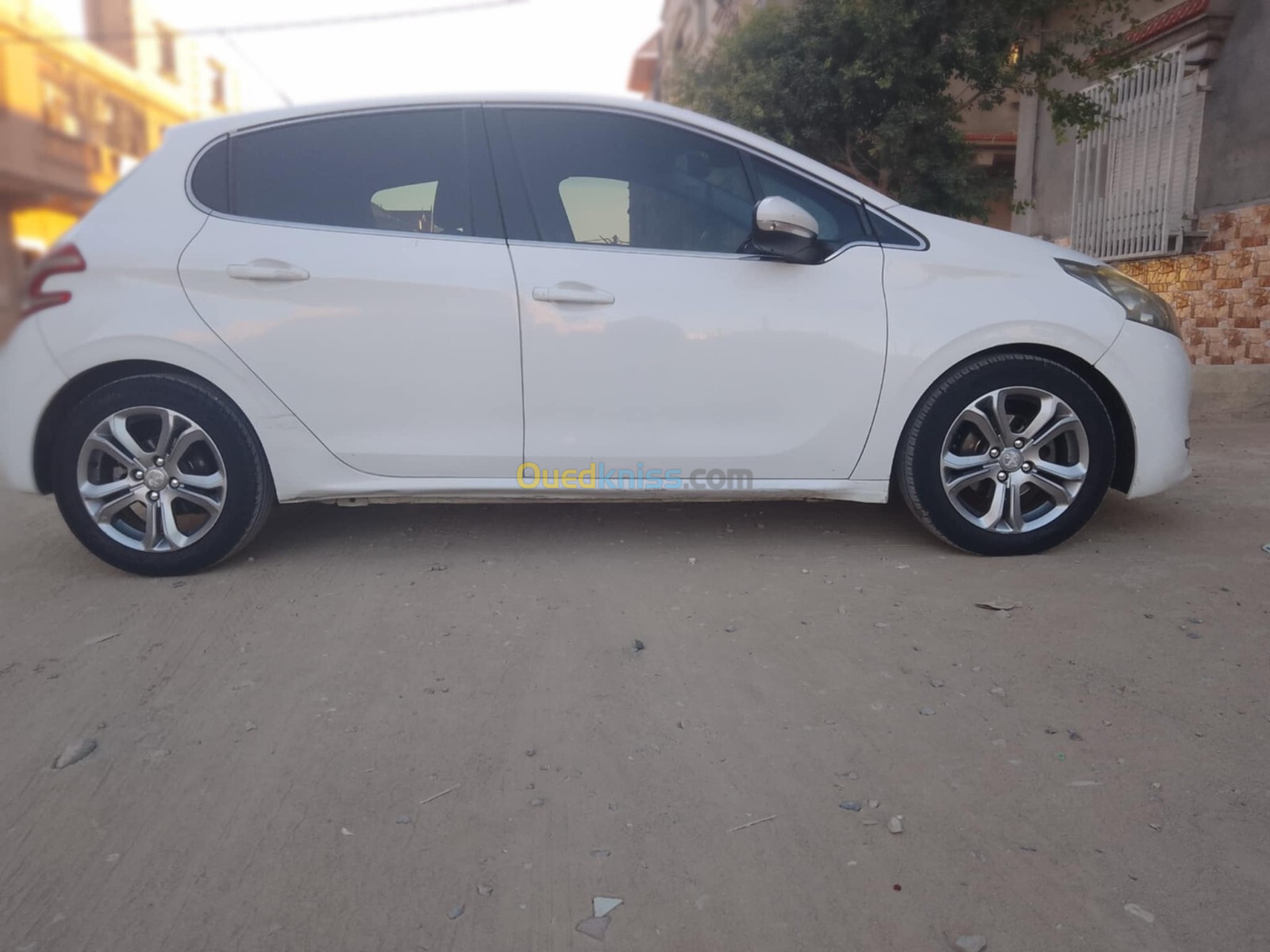 Peugeot 208 2015 Allure