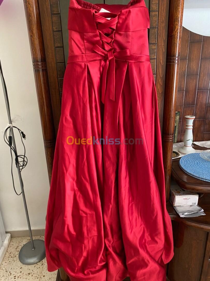 Robe rouge acheté en France , taille M