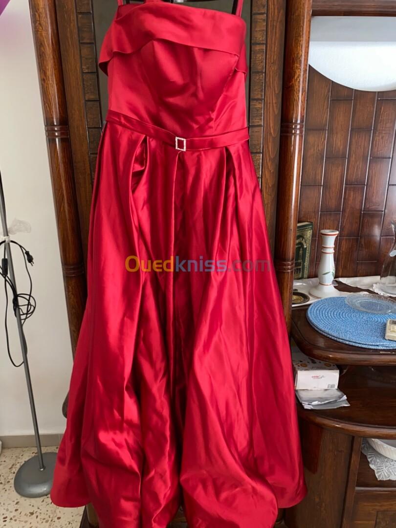 Robe rouge acheté en France , taille M