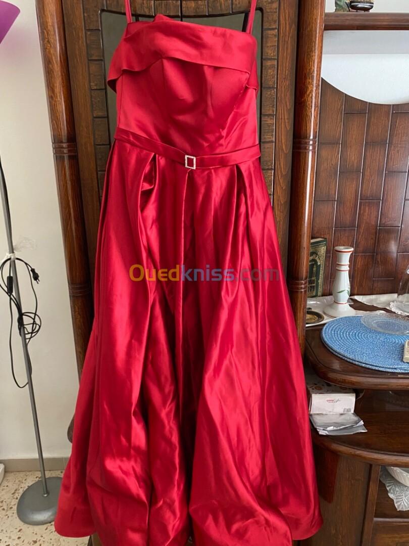 Robe rouge acheté en France , taille M