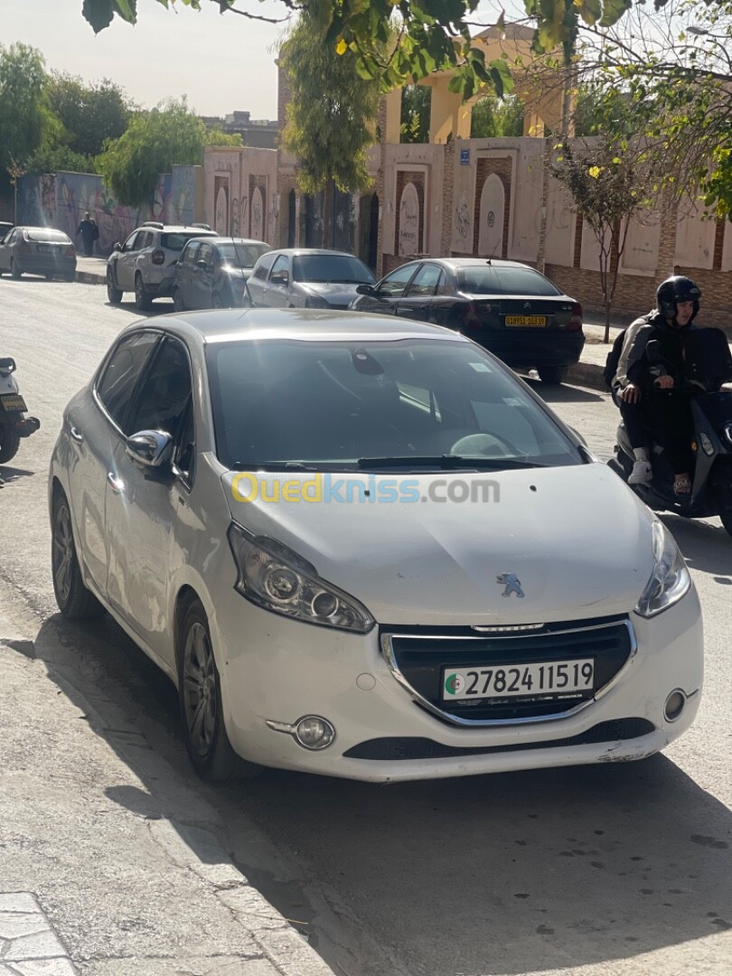 Peugeot 208 2015 Allure