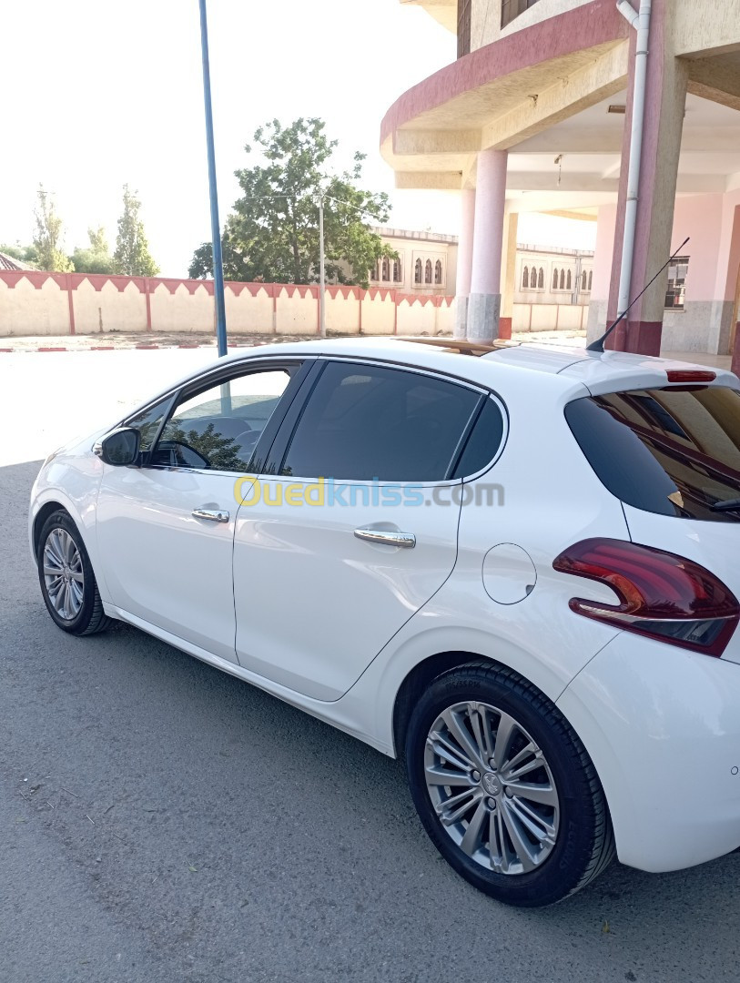 Peugeot 208 2015 Allure