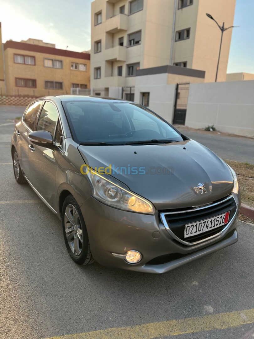 Peugeot 208 2015 Allure