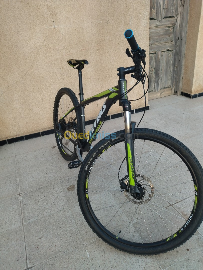 Vélo Stevens VTT taille M 29