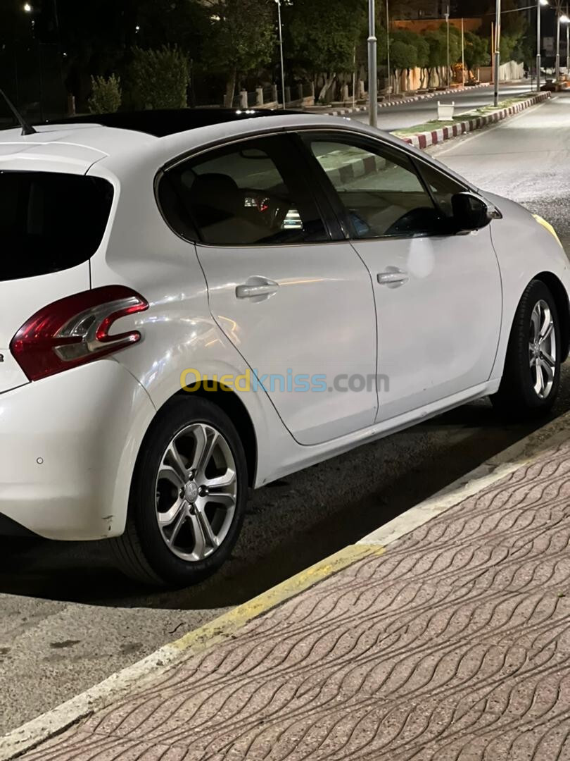 Peugeot 208 2014 Allure