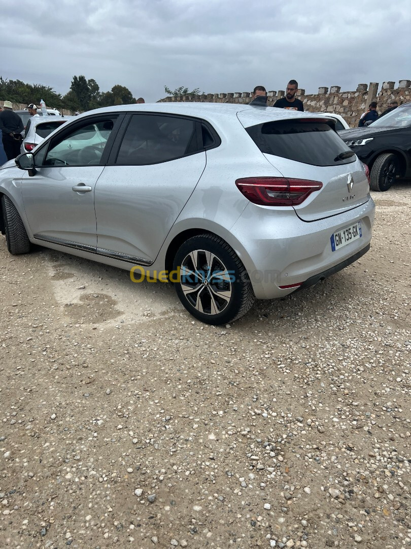 Renault clio 5 2023 evolution