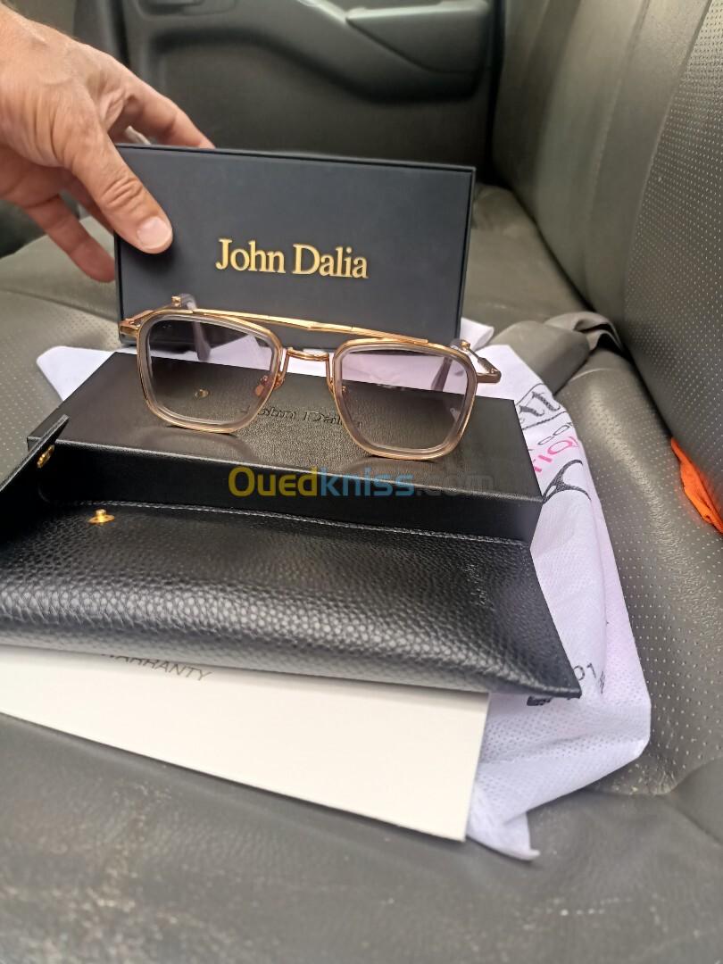 3 Lunettes originales et neuf venu de France 2 cartier et une John Dalila avec monture en or 